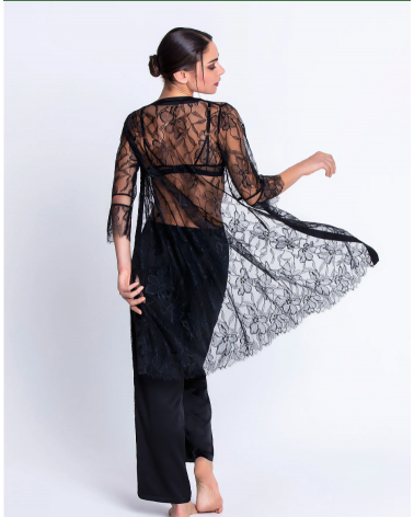 Bata Lise Charmel colección ''Adorable en Sexy''  Composición: 77% poliamida, 21% sedas, 2% elastano - Toda la lencería