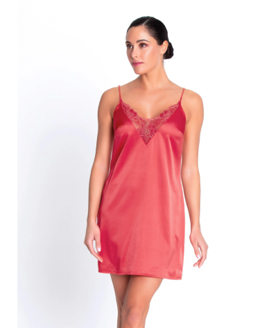 Camisón Lise Charmel colección ''Source Beauté'' TALLAS: 38, 40, 42, 44, 46; COLOR: hibiscus beaute Composición: 84%