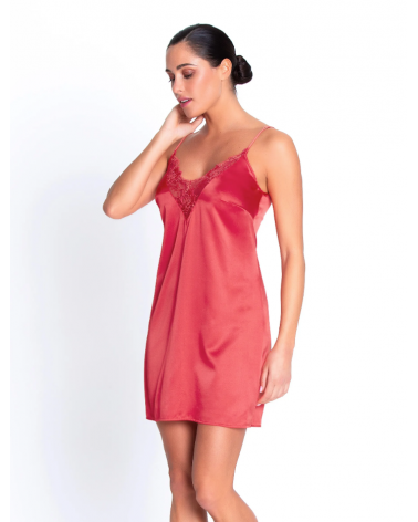 Camisón Lise Charmel colección ''Source Beauté'' TALLAS: 38, 40, 42, 44, 46; COLOR: hibiscus beaute Composición: 84%